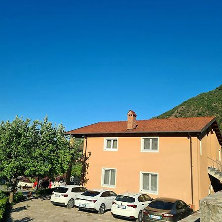 Borealis Guest House Koman Exteriér fotografie