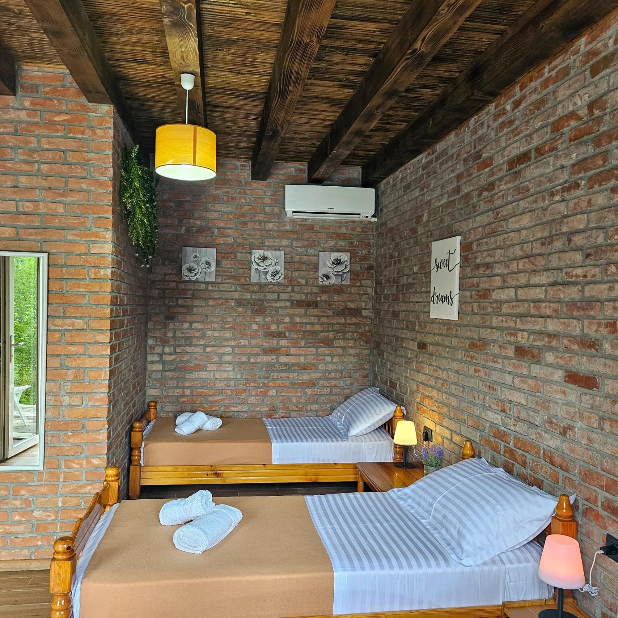 Borealis Guest House Koman Exteriér fotografie